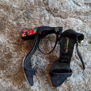 Kenneth Cole embroidered heels